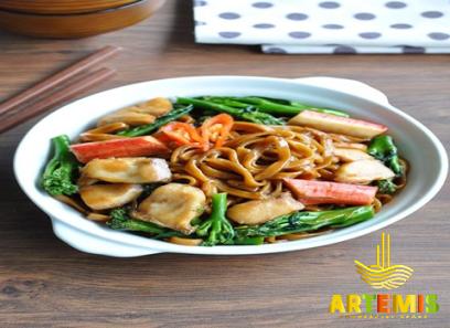 yellow flat noodles with complete explanations and familiarization